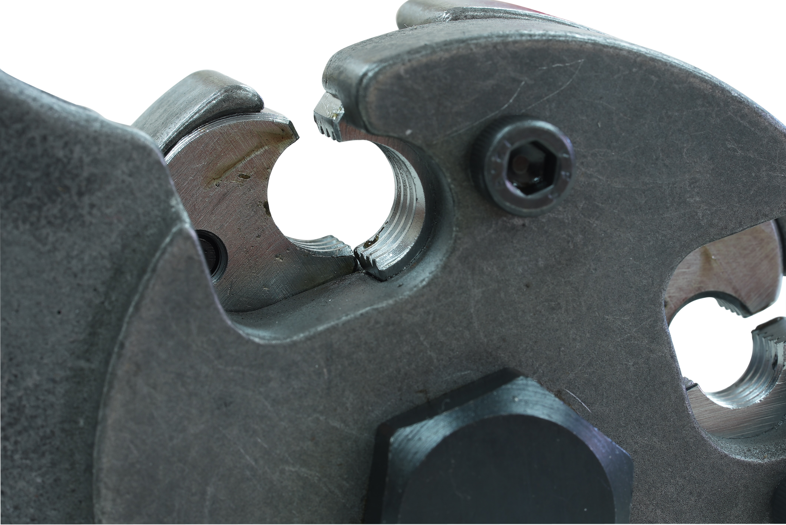0913 cable cutter cutting blade close-up